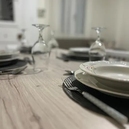 Amonis House